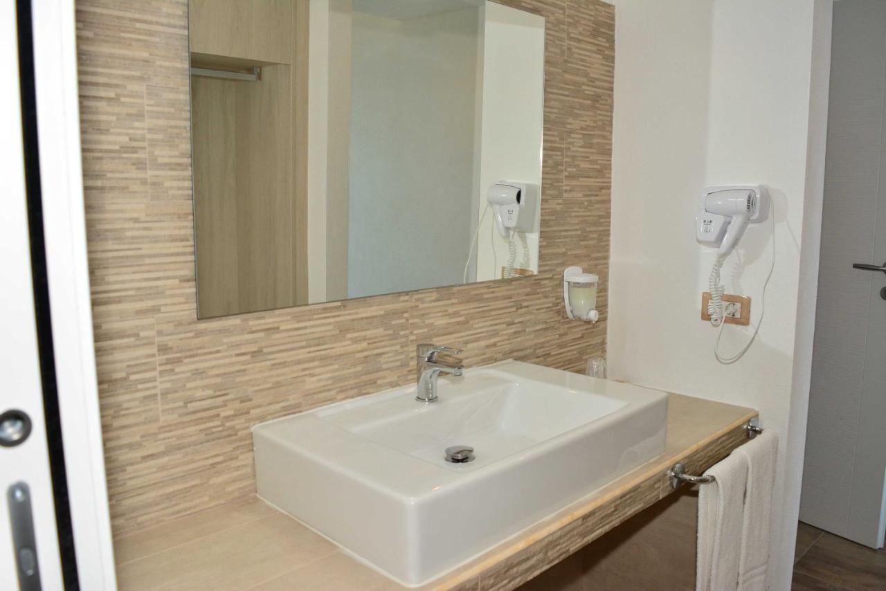 Hotel La Contessa Santa Teresa Gallura Ngoại thất bức ảnh